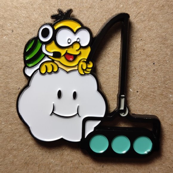 Mario Kart Lakitu Collectible Lapel Pin - Picture 1 of 3